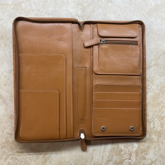 Levenger Fine Leather Tools Credit Card & Checkbook Wallet Organizer – Brown - Picture 3 of 14